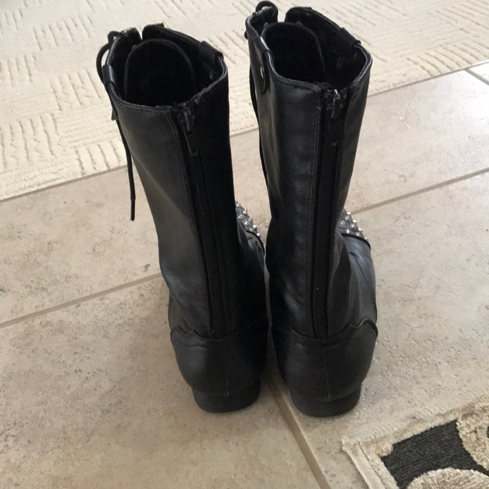 Boots - Picture 3 of 4